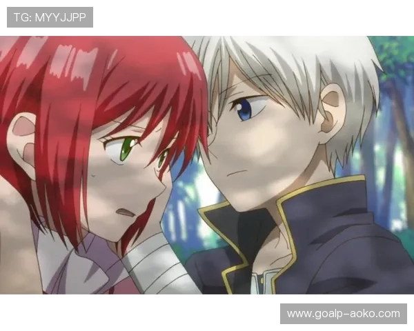 踢球的猛男和背后的女神：爱情与激情交织